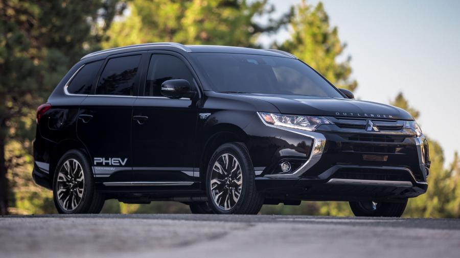  Mitsubishi Outlander PHEV 2017 года  (NA) (фото 34 из 70)